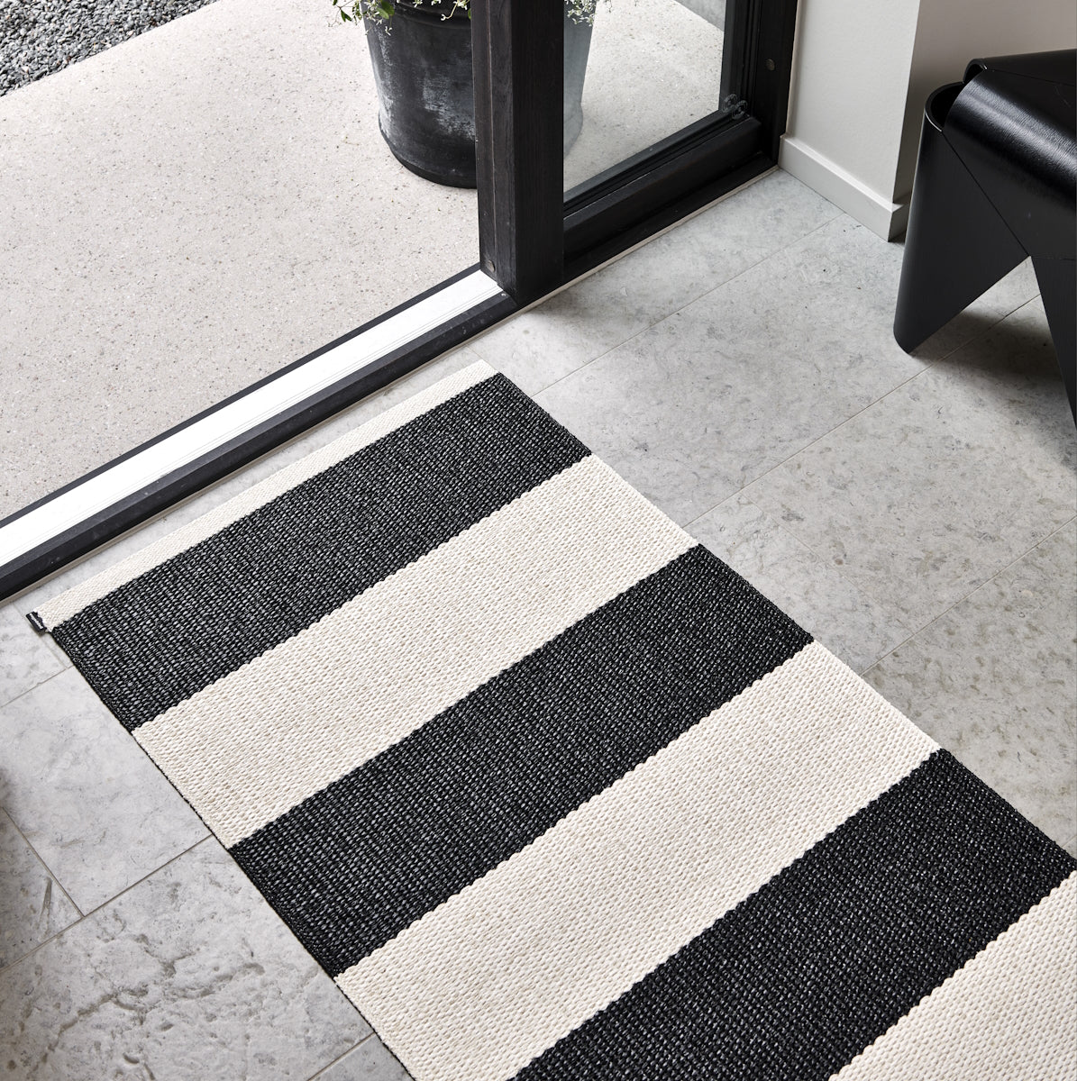 Pappelina Rug Bob Black