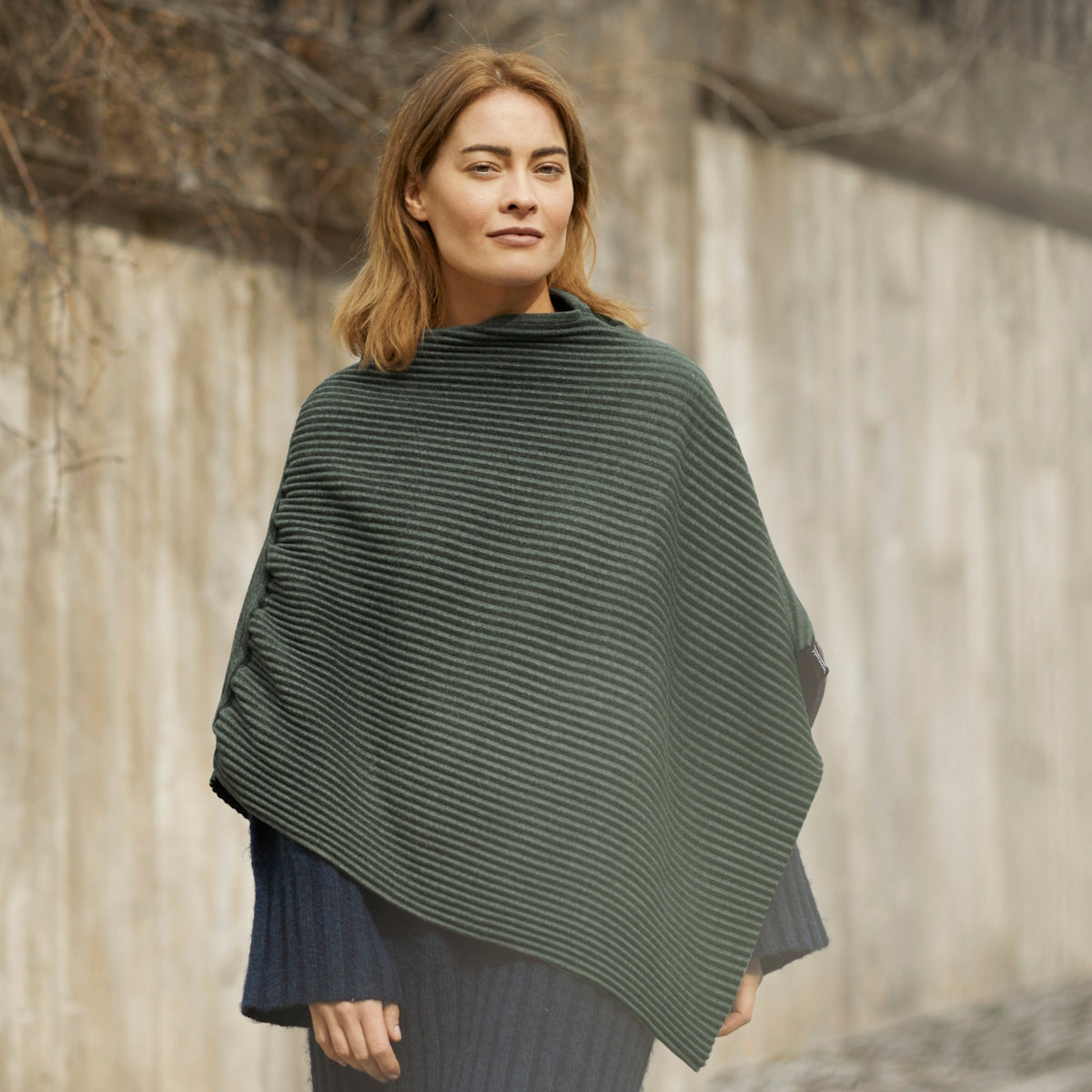 Design House Stockholm Pleece Poncho Forest Green