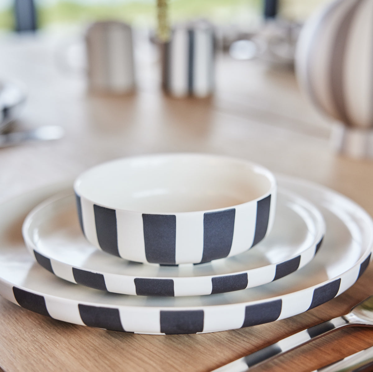 OYOY Toppu Dinner Plate White-Black