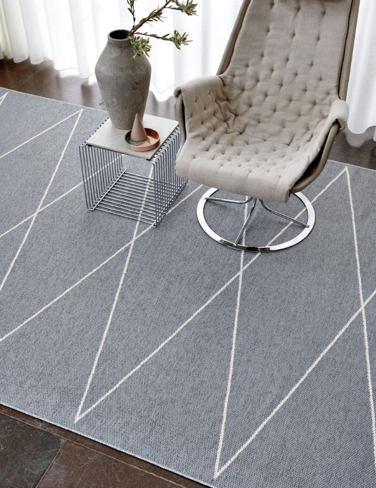 Pappelina Rug Max Grey